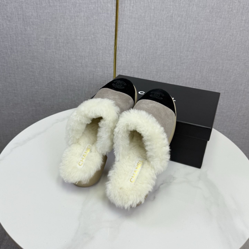 Ch**el slippers